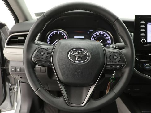Used 2024 Toyota Camry SE image 17
