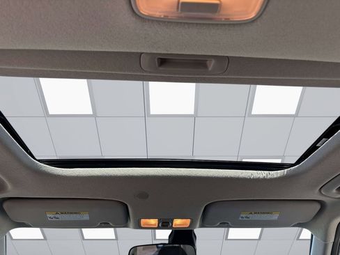 Used 2025 Hyundai Venue SEL FWD image 10