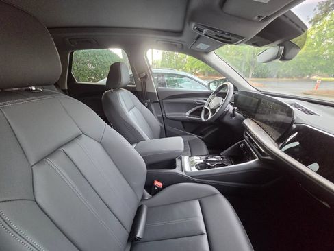 Certified 2025 Audi Q5 Premium w/ Convenience Package AWD/4WD image 11