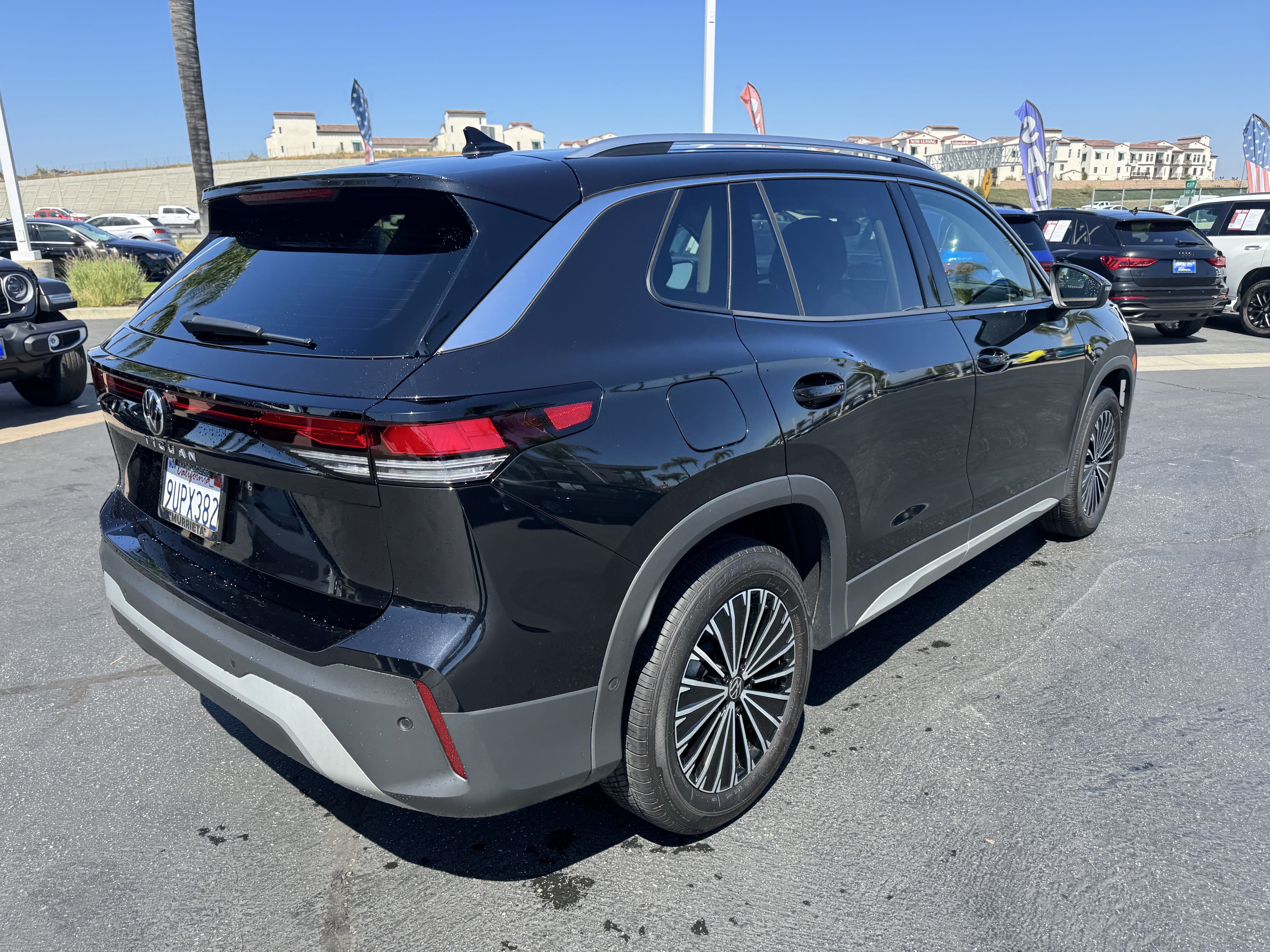 Certified 2025 Volkswagen Tiguan S FWD image 9