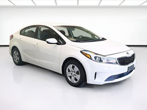 Used 2018 Kia Forte LX FWD image 3