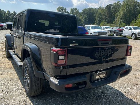 New 2025 Jeep Gladiator Sport image 10