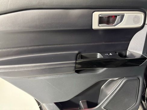 Used 2022 Ford Explorer Platinum w/ Premium Technology Package image 40