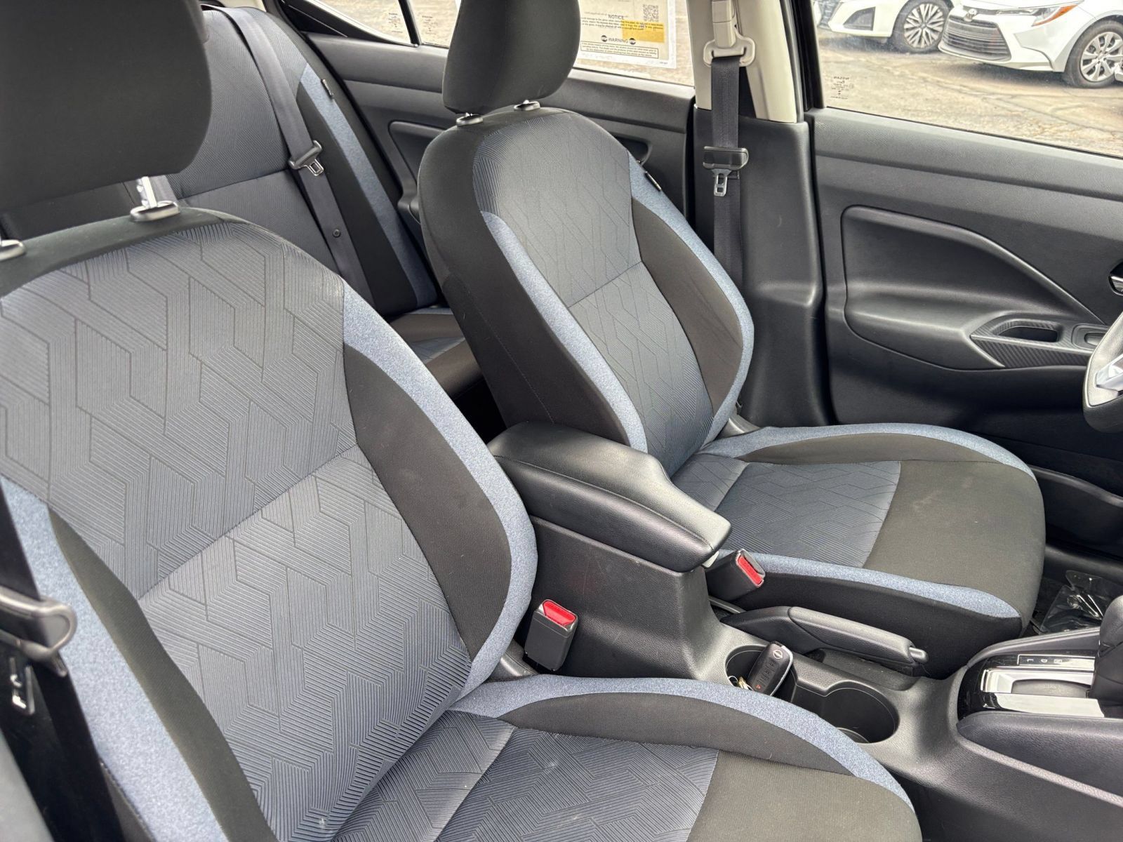 Used 2025 Nissan Versa SV FWD image 33