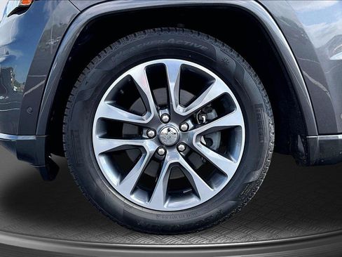 Used 2018 Jeep Grand Cherokee Overland AWD/4WD image 10