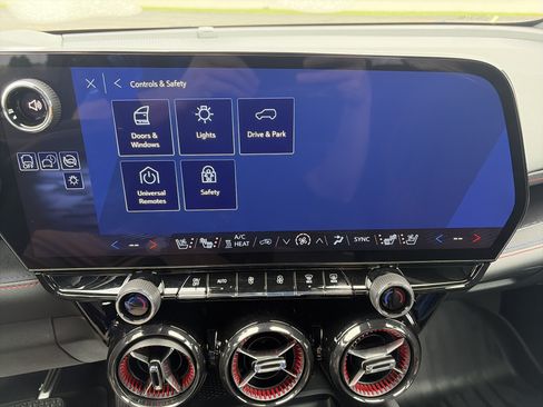 Used 2026 Chevrolet Blazer EV RS w/ Super Cruise Package AWD/4WD image 26