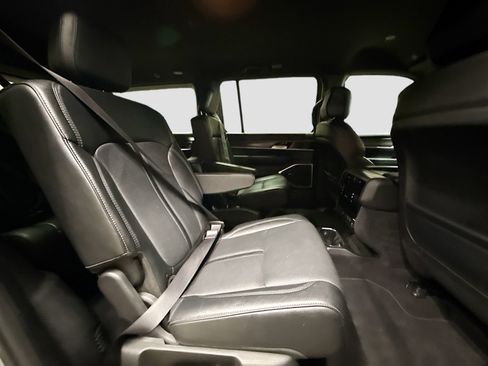 Used 2024 Jeep Wagoneer Series II AWD/4WD image 31