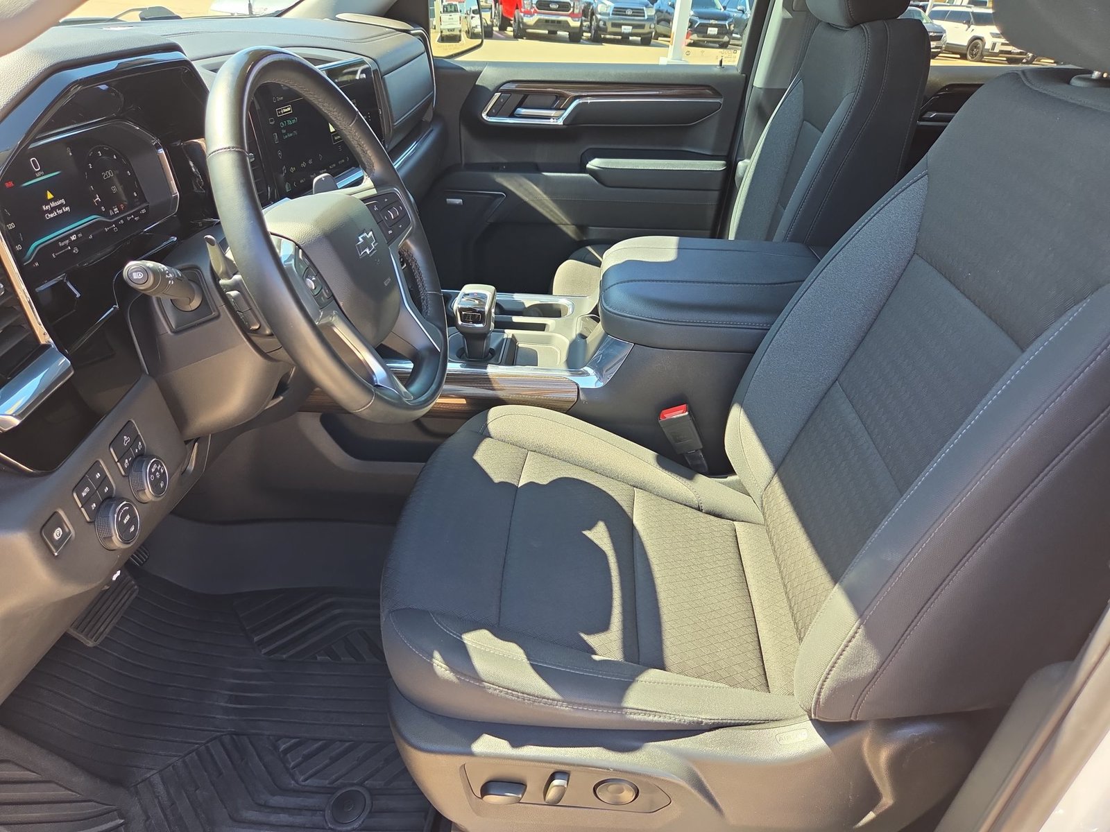 Used 2024 Chevrolet Silverado 1500 LT Trail Boss w/ Convenience Package II AWD/4WD image 18