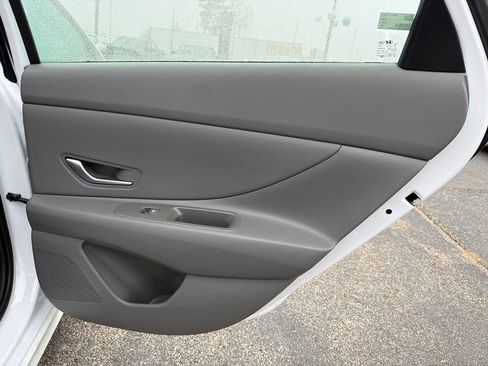 Used 2025 Hyundai Elantra SEL FWD image 16