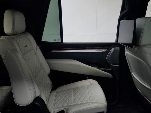 Used 2025 Cadillac Escalade Sport Platinum w/ LPO, Floor Liner Package AWD/4WD image 28
