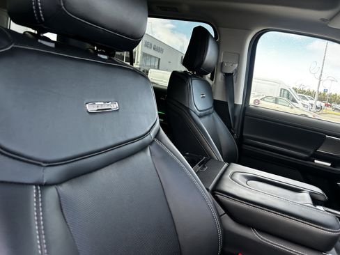 Used 2025 Ford Expedition Platinum AWD/4WD image 14