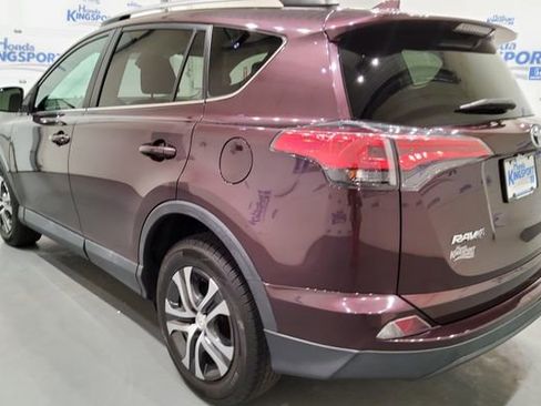 Used 2018 Toyota RAV4 LE w/ Carpet Mat Package image 9