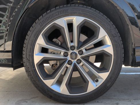 Used 2020 Audi Q3 2.0T Prestige w/ Prestige Package image 31