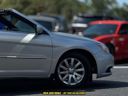 Used 2012 Chrysler 200 Touring FWD image 9