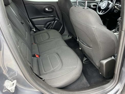 Certified 2022 Jeep Renegade Latitude w/ Convenience Group AWD/4WD image 24