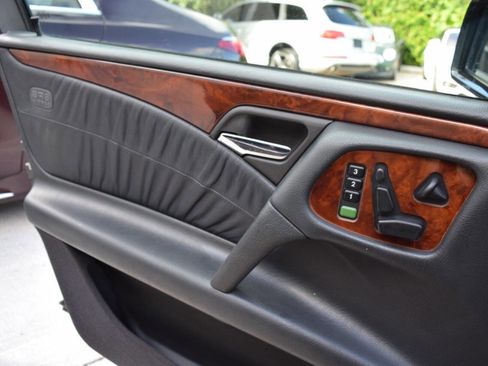 Used 1998 Mercedes-Benz E 320 Sedan image 46