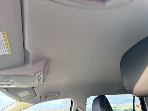 Used 2022 Volkswagen Tiguan SE image 13