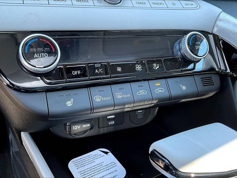 New 2026 Hyundai Elantra Limited FWD image 25