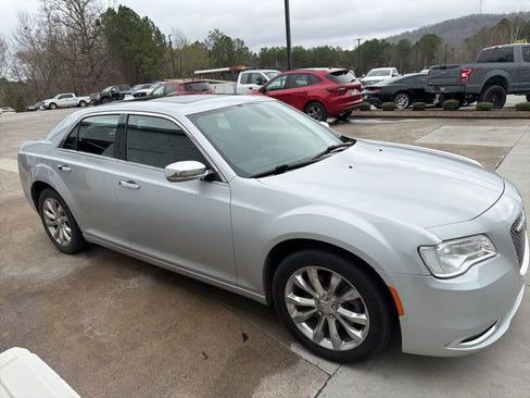 Used 2020 Chrysler 300 Limited image 12