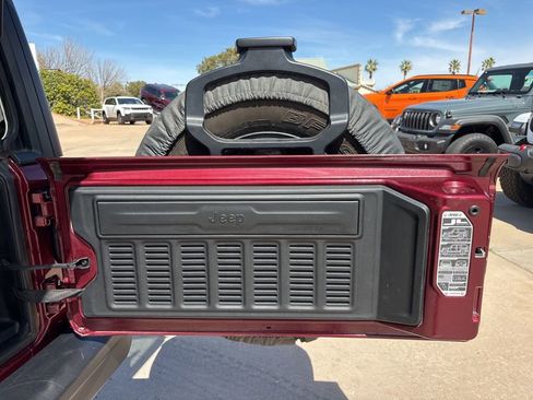 Used 2021 Jeep Wrangler Unlimited Rubicon AWD/4WD image 49