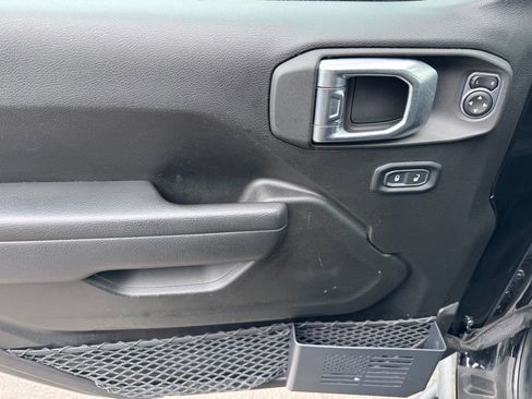 Certified 2022 Jeep Gladiator Willys image 10