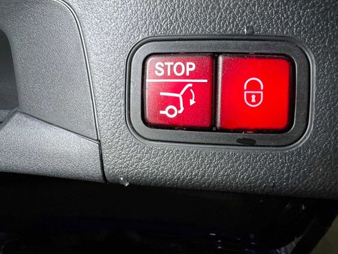 Certified 2025 Mercedes-Benz GLA 250 4MATIC image 18