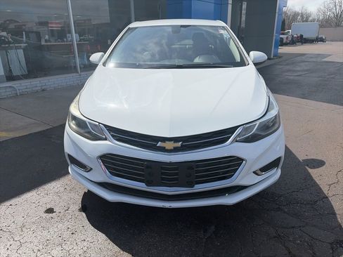 Used 2018 Chevrolet Cruze Premier FWD image 3