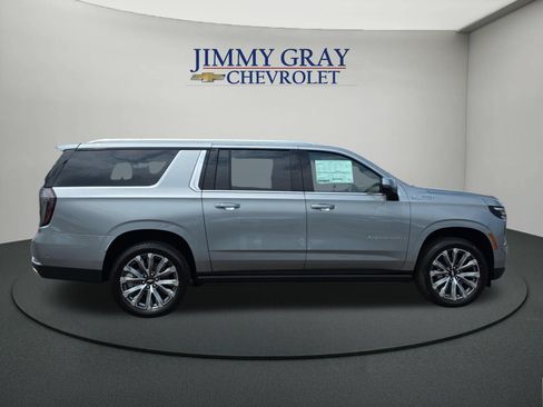 New 2026 Chevrolet Suburban High Country RWD image 6