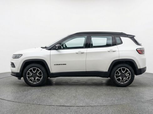 Used 2025 Jeep Compass Trailhawk image 5