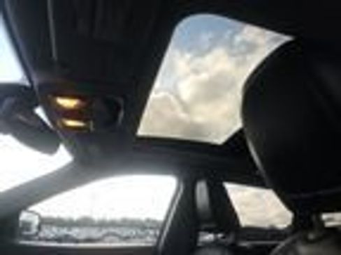 Used 2019 Jeep Cherokee Limited AWD/4WD image 5