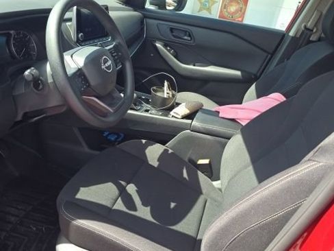 Used 2026 Nissan Rogue S FWD image 4