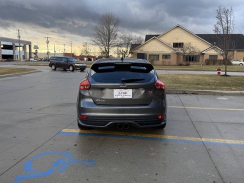 Used 2018 Ford Focus ST image 7