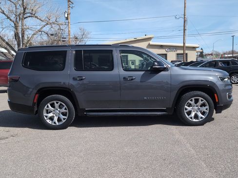 Used 2023 Jeep Wagoneer 4WD image 5