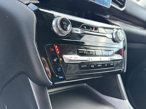 Used 2022 Ford Explorer Limited image 22