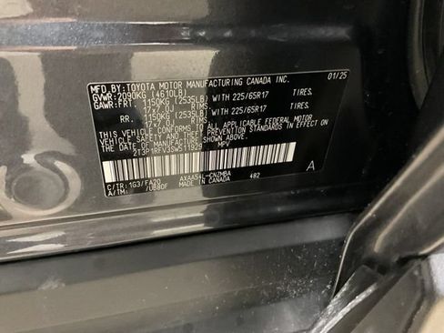 Used 2025 Toyota RAV4 XLE AWD/4WD image 31
