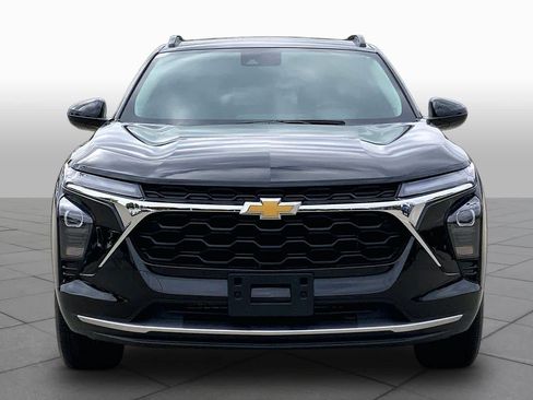 Used 2024 Chevrolet Trax LT w/ Sunroof Package FWD image 4