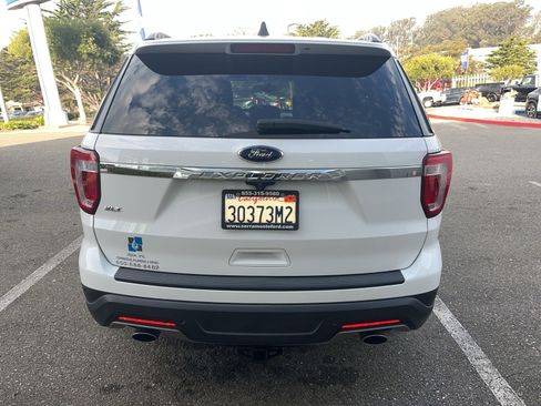Used 2018 Ford Explorer XLT image 5