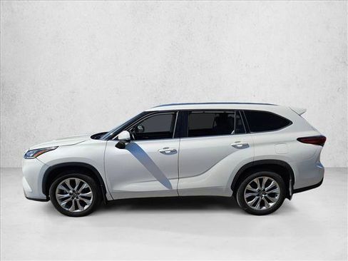 Used 2021 Toyota Highlander Limited AWD/4WD image 7