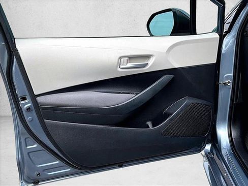 Used 2020 Toyota Corolla LE FWD image 17
