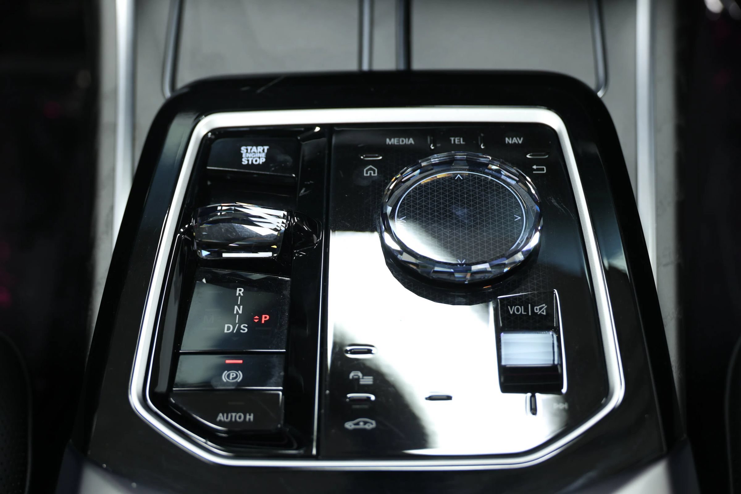 Used 2025 BMW 740i RWD image 44