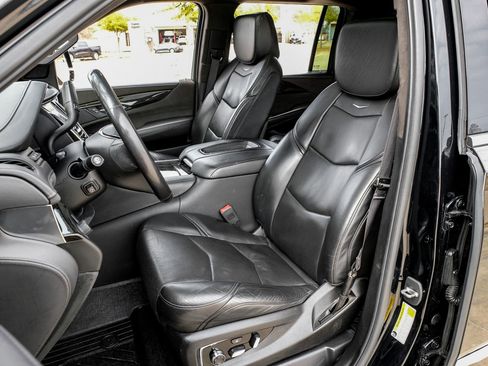 Used 2019 Cadillac Escalade ESV Platinum image 29