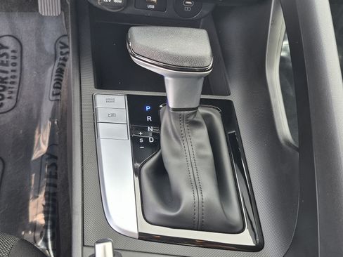 Certified 2025 Hyundai Elantra SE FWD image 24