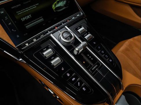 Used 2025 Aston Martin V8 Vantage Coupe image 9