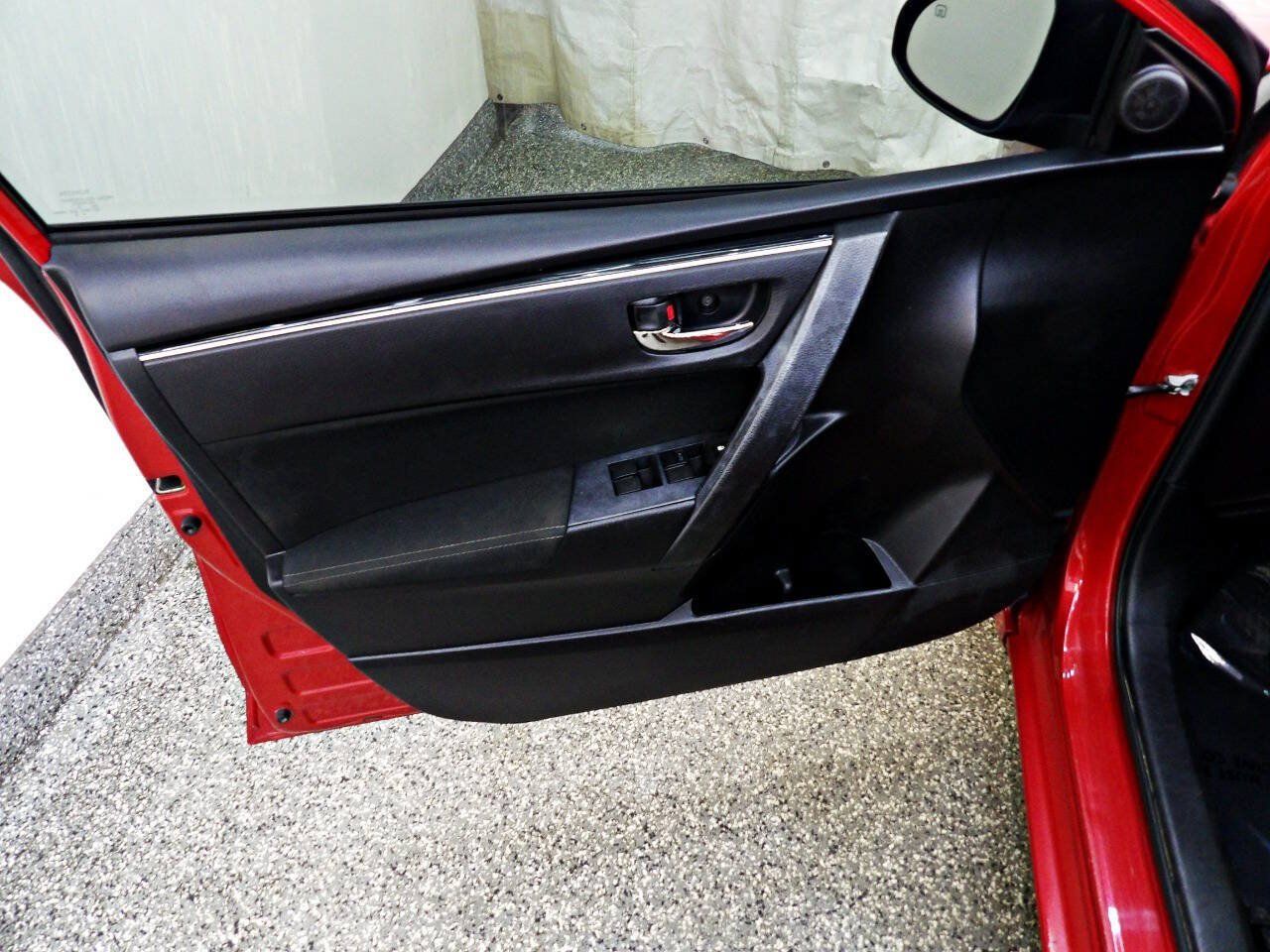 Used 2019 Toyota Corolla LE FWD image 7