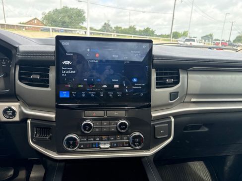 Used 2022 Ford Expedition XLT RWD image 12