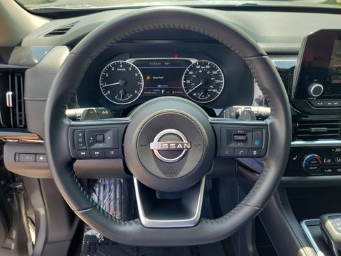 Certified 2024 Nissan Pathfinder SV FWD image 16