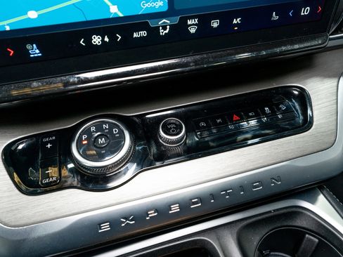 Used 2025 Ford Expedition Max Platinum w/ Driver's Package image 22