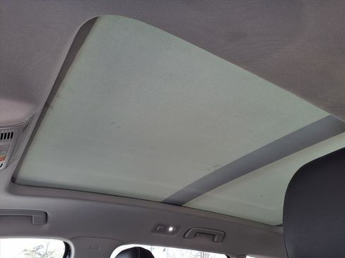 Certified 2024 Volkswagen Taos SE w/ Panoramic Sunroof Package image 18