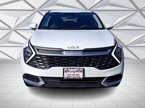 Used 2023 Kia Sportage LX image 3