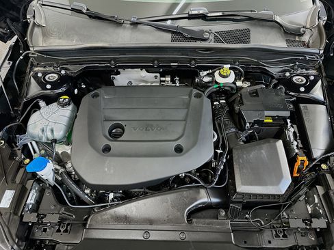 Used 2025 Volvo XC40 B5 Core image 34